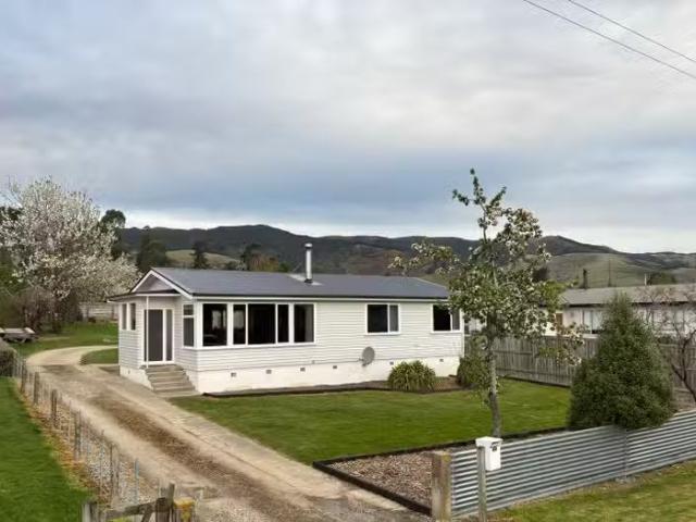 House for sale in Otakou