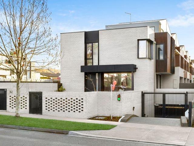 Cottage for sale in Hawthorn, Melbourne
