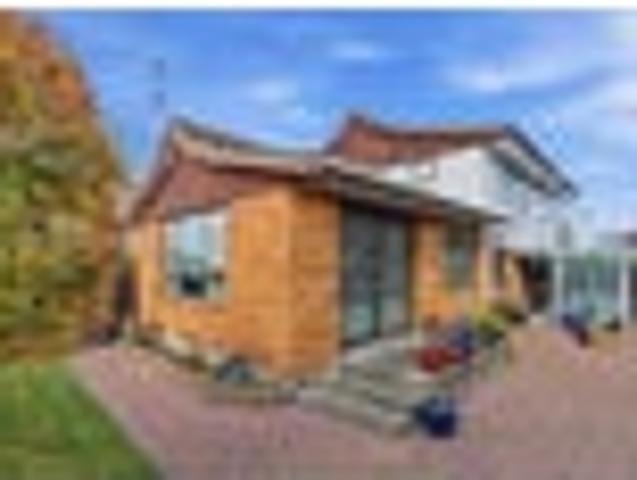 House for sale in Chaslands, Canterbury