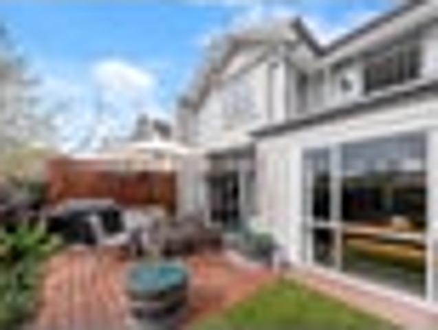 Townhouse for sale in Heathcote, Canterbury