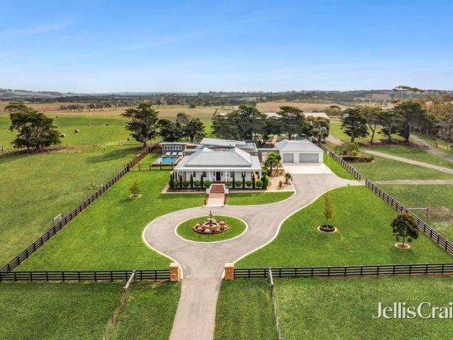 Cottage for sale in Victoria
