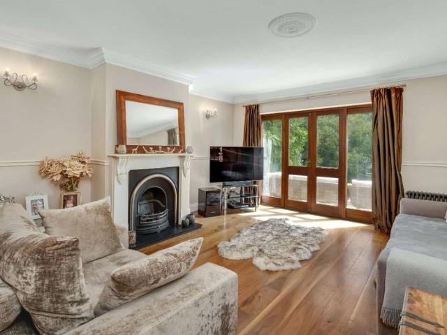 House for rent in Lower Green Esher, Blackhills