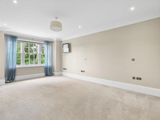 House for rent in Oxshott, Elmbridge