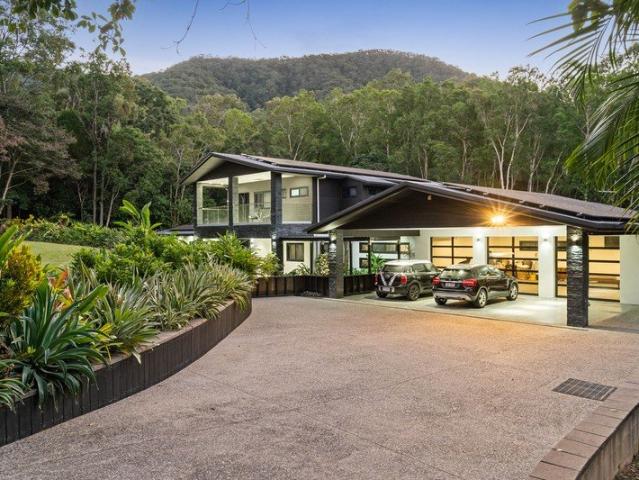 Cottage for sale in Kewarra Beach, Queensland