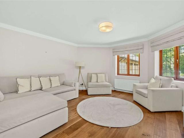 House for rent in Sunningdale, Windsor and Maidenhead