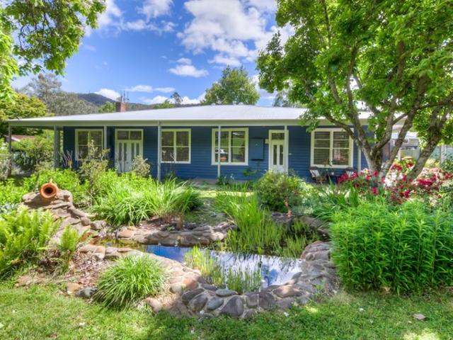 Townhouse for sale in Bright, Victoria
