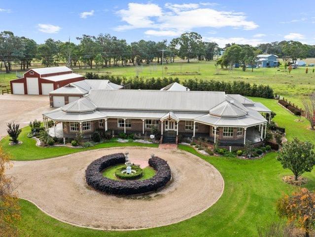 Cottage for sale in Heyfield, Victoria