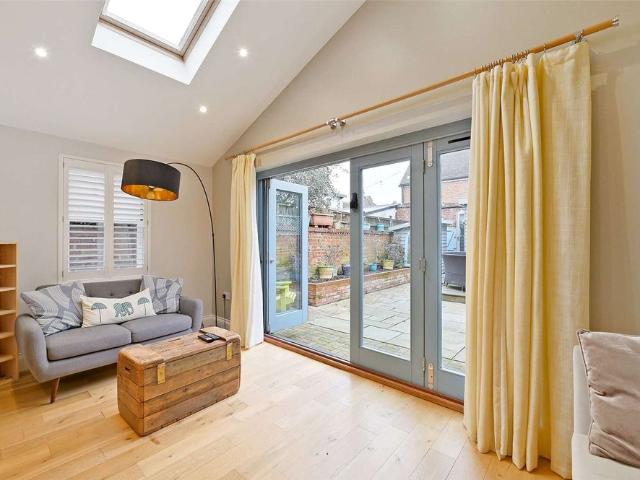 Studio for rent in Henley-on-Thames, Berrick Salome