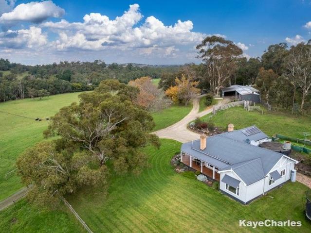Cottage for sale in Camerons Creek, Victoria