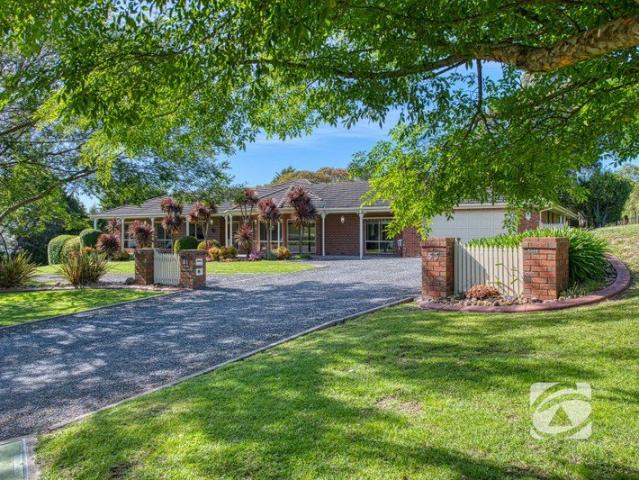 Cottage for sale in Narre Warren South, Melbourne