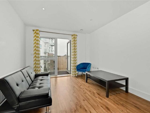Apartment for rent in Fole, Surrey