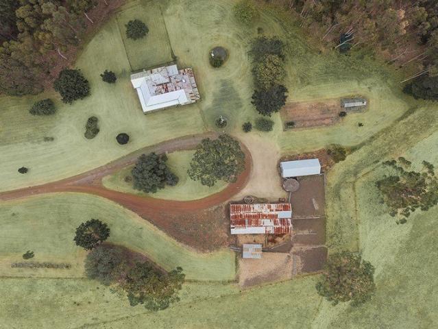 Cottage for sale in Byaduk, Victoria