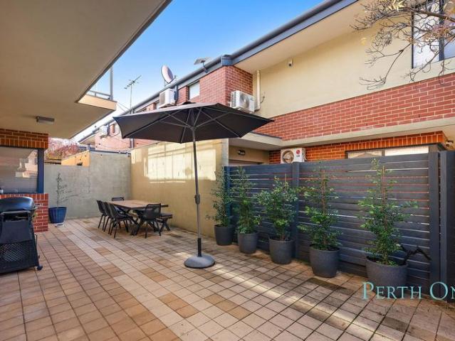 Townhouse for rent in Attadale, Western Australia