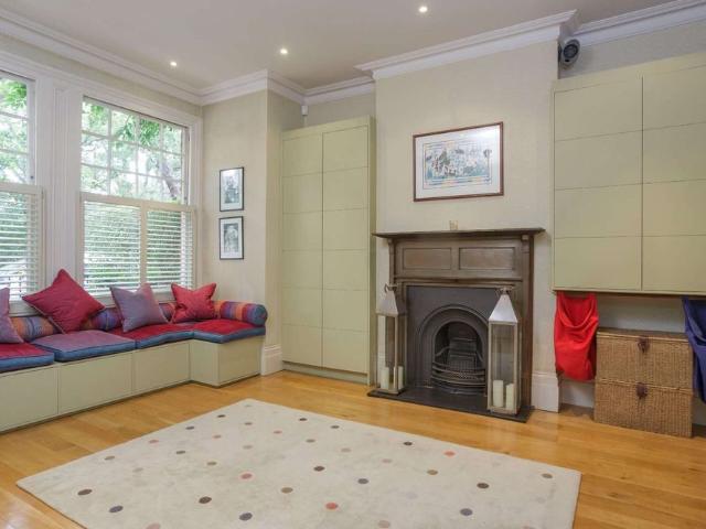 House for rent in Mortlake, Greater London
