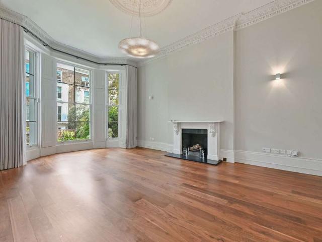 Townhouse for rent in London Borough of Hammersmith and Fulham, Greater London