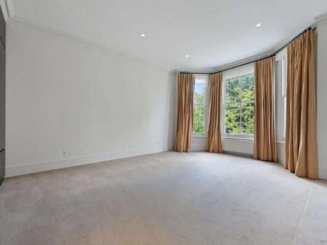 Townhouse for rent in London Borough of Hammersmith and Fulham, Greater London
