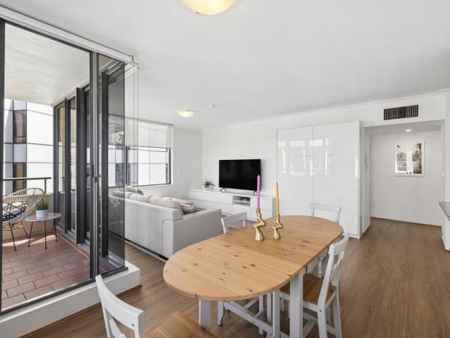 Apartment for sale in Lower North Shore, Sydney