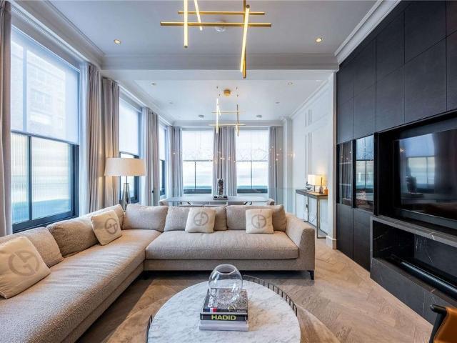 Townhouse for rent in Westminster, Greater London