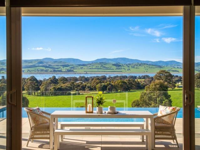 Cottage for sale in Table Top, New South Wales