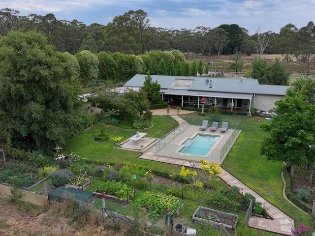 House for sale in Victoria