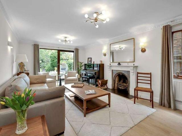 House for rent in Blackhills, Surrey