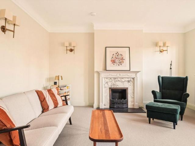 Townhouse for rent in Chelsea, Greater London