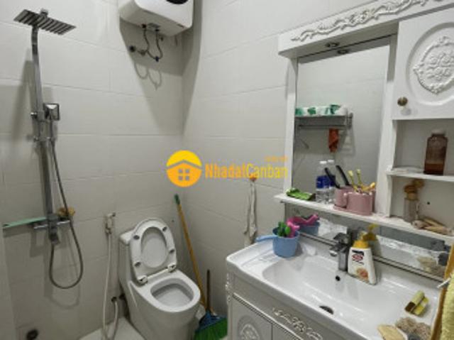 Nhà mặt phố bán