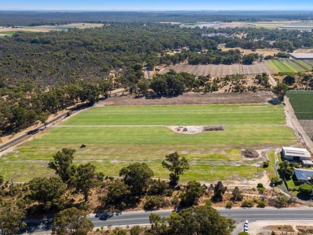 Cottage for sale in Carabooda, Western Australia