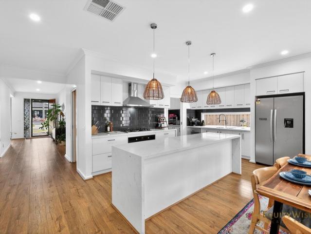 House for sale in Somerdale Heights, Melbourne