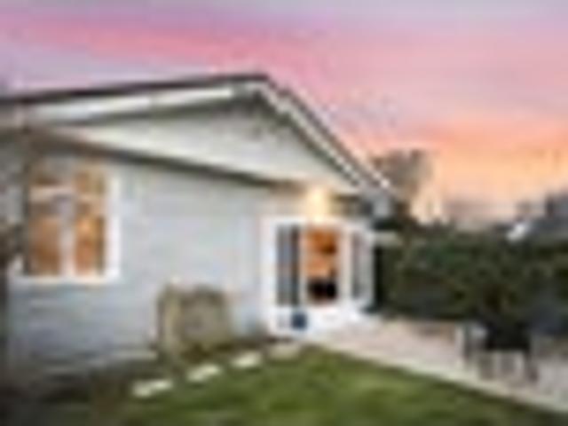 House for sale in Chaslands, Canterbury