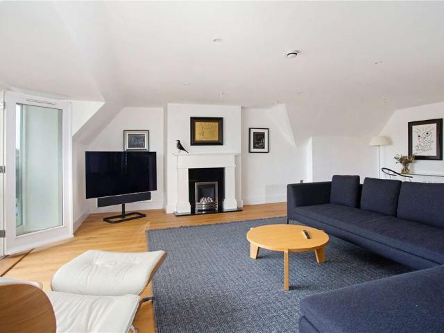 House for rent in Brompton, Greater London