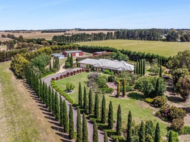 Cottage for sale in Meredith, Victoria