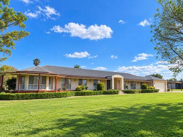 House for rent in Cranbourne East, Melbourne