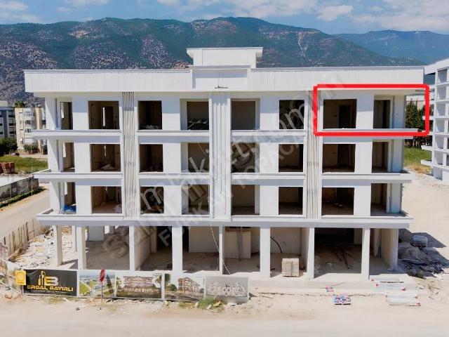 Kum, Finike içerisinde satılık mülk