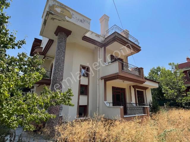 Meram içerisinde satılık Villa