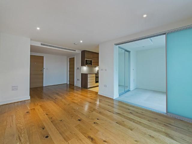 Apartment for rent in London Borough of Lambeth, Greater London