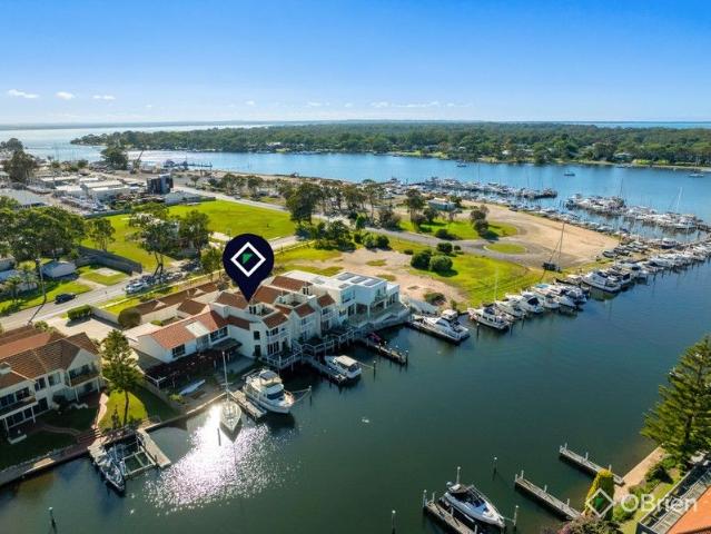 Townhouse for sale in Paynesville, Victoria