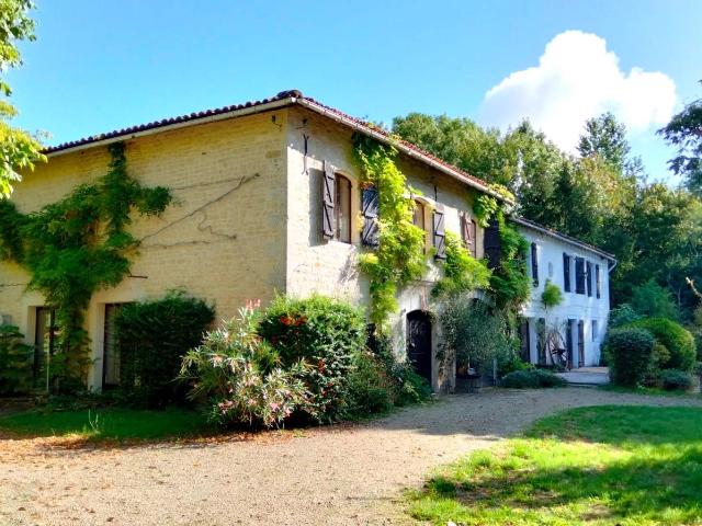 Maison vente à Confolens, Saint-fraigne