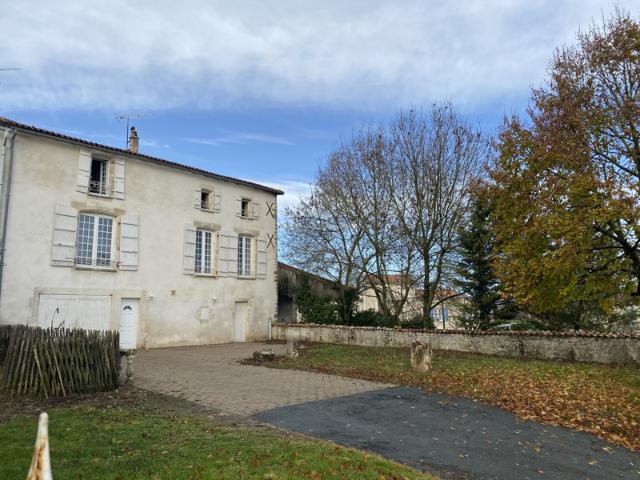 Maison vente à Saint-Jean-d'Angély, Doeuil-sur-le-mignon
