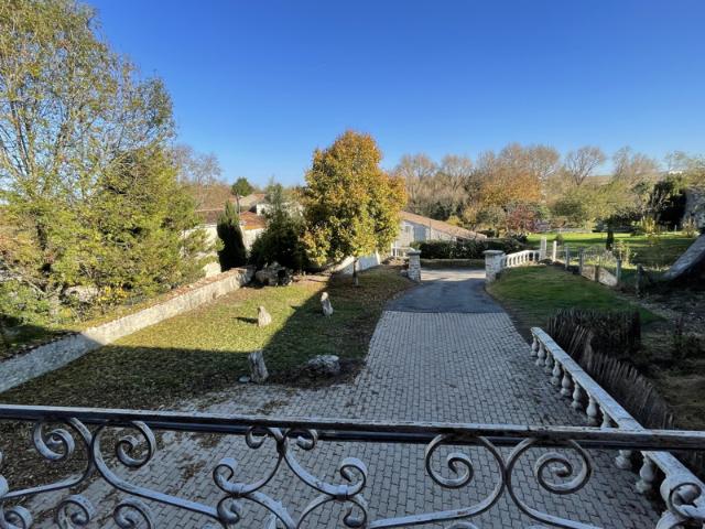 Maison vente à Saint-Jean-d'Angély, Doeuil-sur-le-mignon