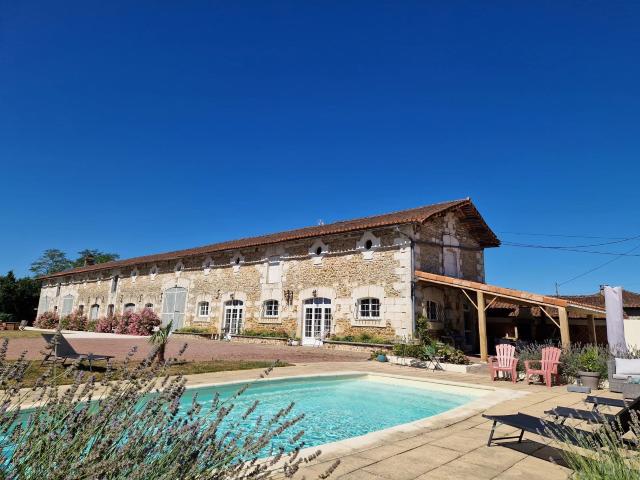 Maison vente à Confolens, Suaux