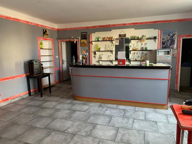 Local Commercial vente à Bourg-en-Bresse, Jayat