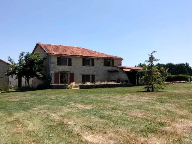 Maison vente à Confolens, Cellefrouin