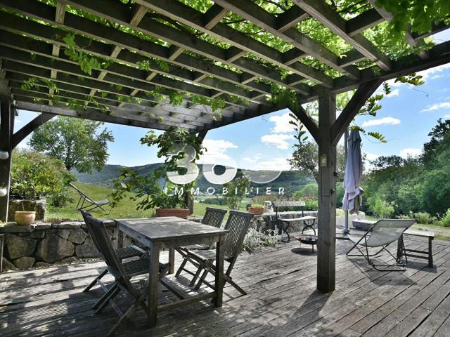 Ferme vente à Saint-Germain-la-Chambotte, Entrelacs