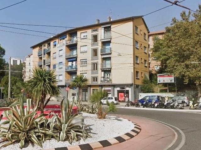 Locale Commerciale in vendita a Vallemiano, Marche
