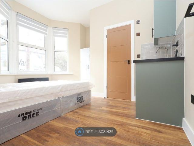 Studio for rent in Glyndon, Plumstead