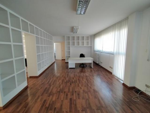Ufficio in affitto a Marche, Ancona