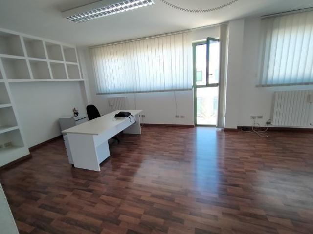 Ufficio in vendita a Marche, Ancona