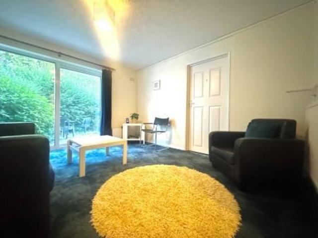 Room for rent in Hales Place, The Bridge