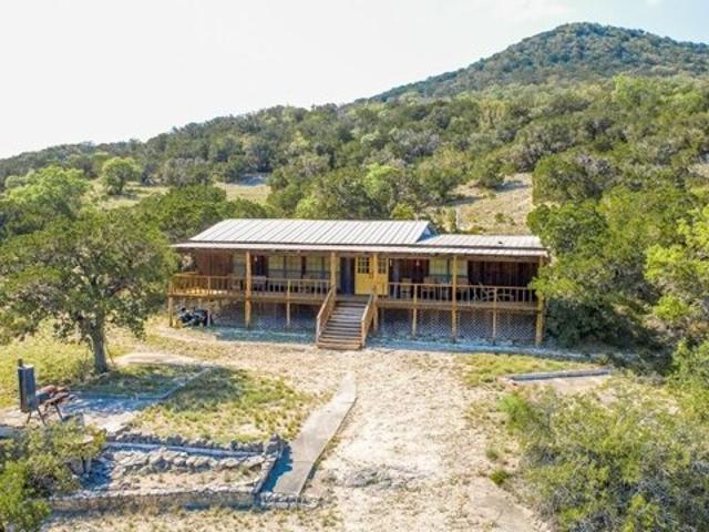 House for sale in Utopia, Texas